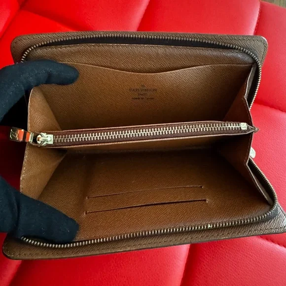 - Louis Vuitton Monogram Porte Monnaie
Zippy Long Wallet/Preloved 1998 - Picture 15 of 17